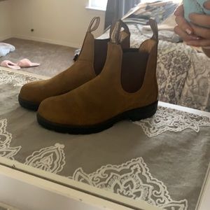 Barely worn Brown blundstone booties